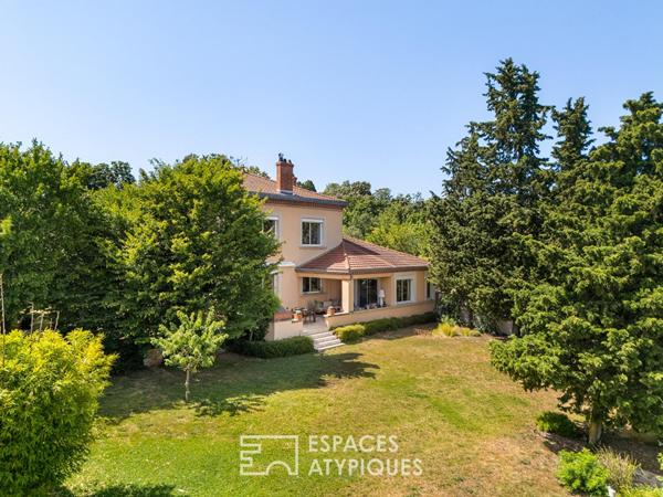 Ancienne bastide rénovée avec piscine et vue