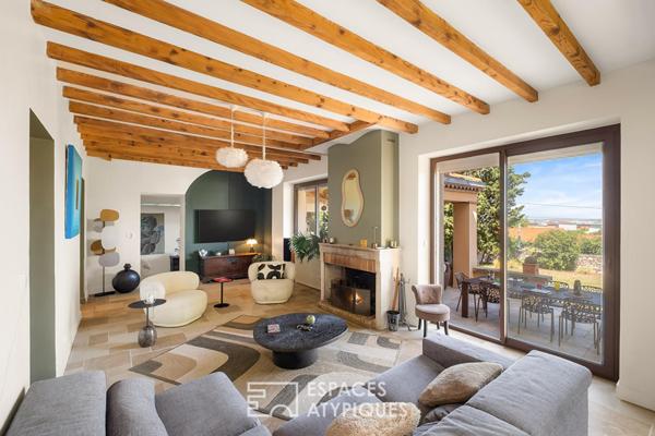 Ancienne bastide rénovée avec piscine et vue