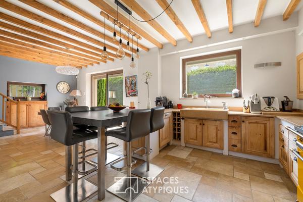 Ancienne bastide rénovée avec piscine et vue