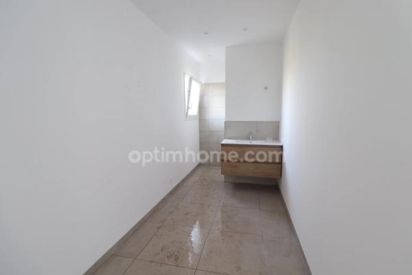 Maison individuelle avec 3 chambres, garage, terrasse et jardin