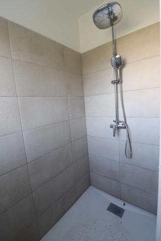 Maison individuelle avec 3 chambres, garage, terrasse et jardin