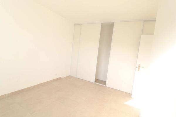 Maison individuelle avec 3 chambres, garage, terrasse et jardin