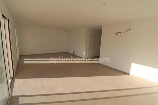 Maison individuelle avec 3 chambres, garage, terrasse et jardin