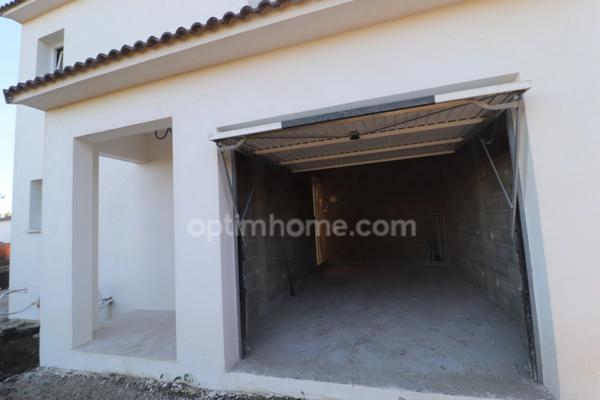 Maison individuelle avec 3 chambres, garage, terrasse et jardin