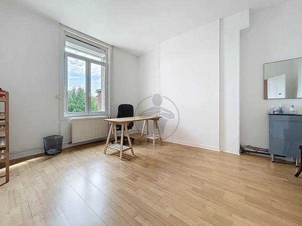Vente Bureau 7 pièces 145 m2 à Saint-Quentin