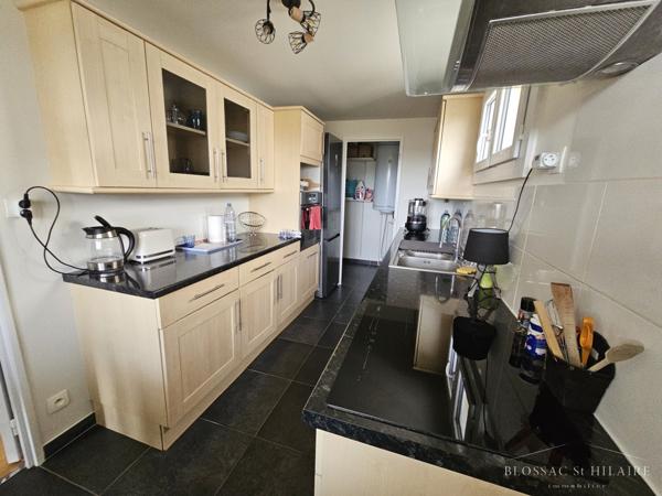 POITIERS FAC / CAMPUS Appartement de type 2, 62 m² avec balcon et ascenseur.