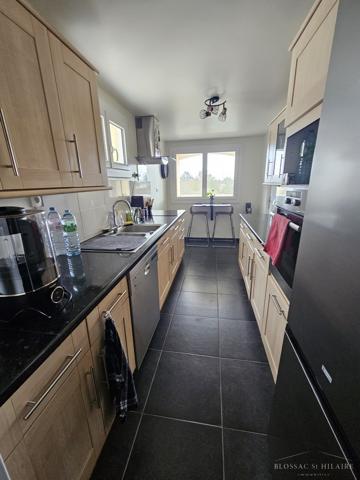 POITIERS FAC / CAMPUS Appartement de type 2, 62 m² avec balcon et ascenseur.