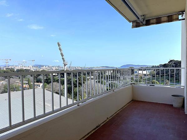 En eXclusivité / bel appartement T4 rénové 82 m² - 2 ou 3 chambres - Balcon / quartier Bon rencontre