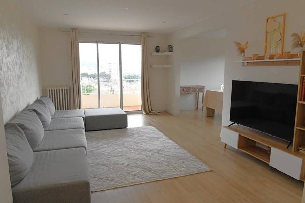 En eXclusivité / bel appartement T4 rénové 82 m² - 2 ou 3 chambres - Balcon / quartier Bon rencontre