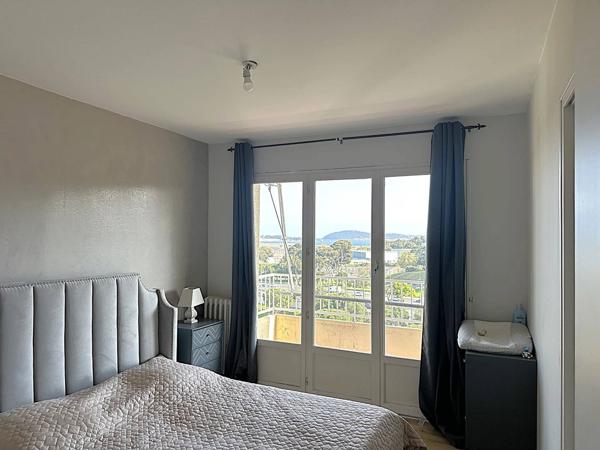 En eXclusivité / bel appartement T4 rénové 82 m² - 2 ou 3 chambres - Balcon / quartier Bon rencontre