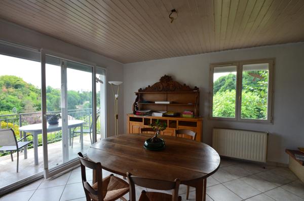 Maison au cœur de la verdure