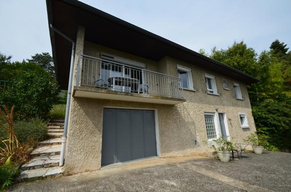 Maison au cœur de la verdure