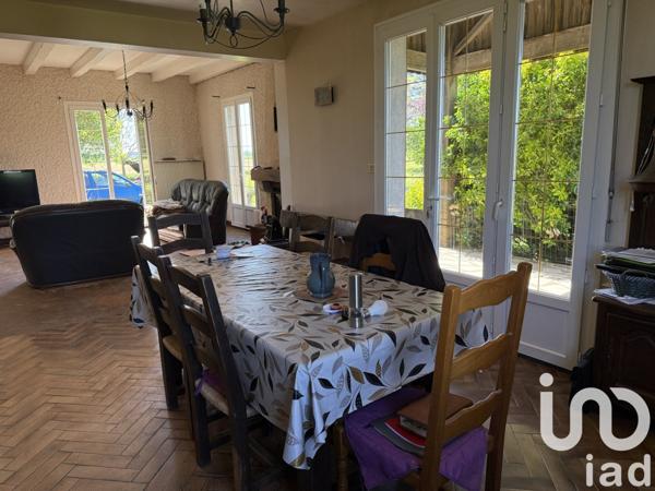 Maison 9 pièces de 225 m² à Saint-Hilaire-la-Palud (79210)