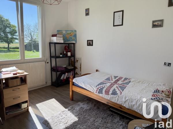 Maison 9 pièces de 225 m² à Saint-Hilaire-la-Palud (79210)