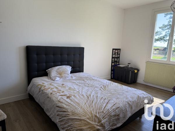 Maison 9 pièces de 225 m² à Saint-Hilaire-la-Palud (79210)