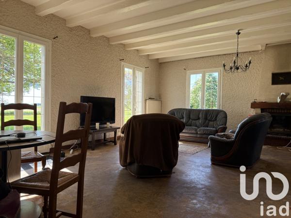 Maison 9 pièces de 225 m² à Saint-Hilaire-la-Palud (79210)