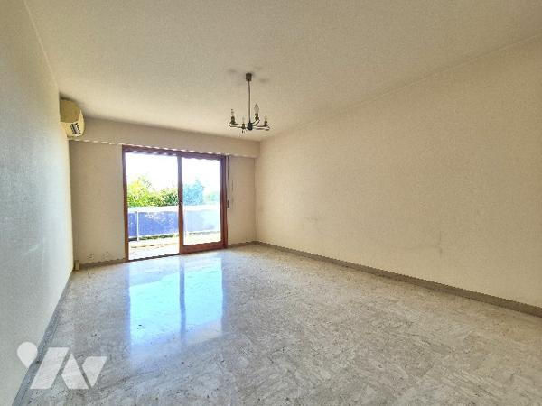 Riou / Petit Juas . Appartement au calme, vue dégagée et possibilité de créer trois pièces.