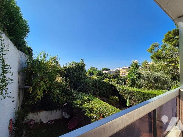 Riou / Petit Juas . Appartement au calme, vue dégagée et possibilité de créer trois pièces.