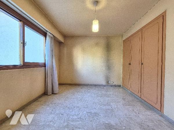 Riou / Petit Juas . Appartement au calme, vue dégagée et possibilité de créer trois pièces.