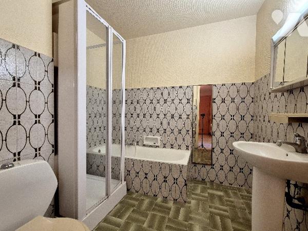 Riou / Petit Juas . Appartement au calme, vue dégagée et possibilité de créer trois pièces.