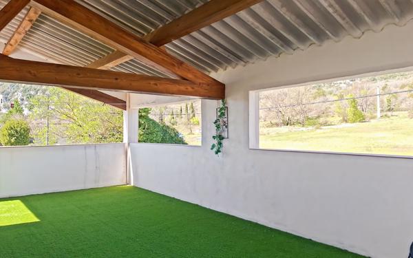 Maison à vendre    4 pièces •  Quinson