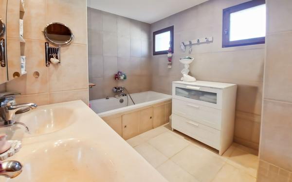 Maison à vendre    4 pièces •  Quinson