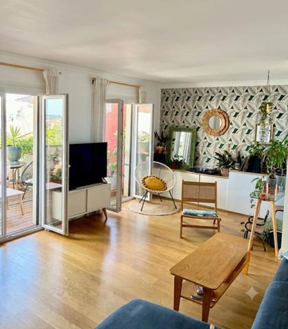 Coup de cœur assuré – Appartement T4 de standing traversant avec accès privé par ascenseur Clos Bissardon