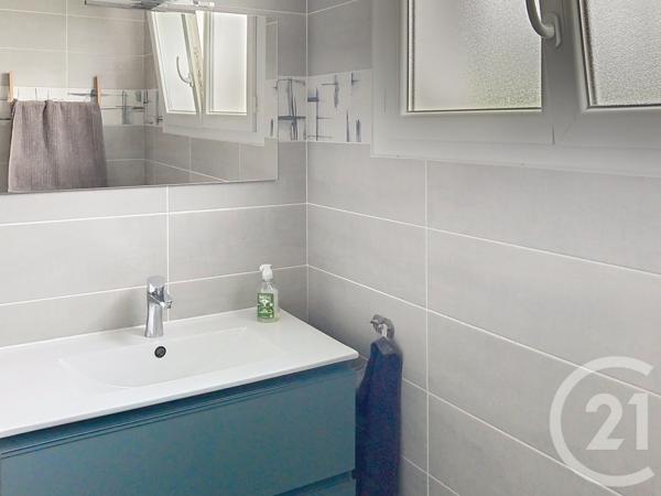 Maison à vendre  5 pièces - 167 m 2   ECHILLAIS  - 17