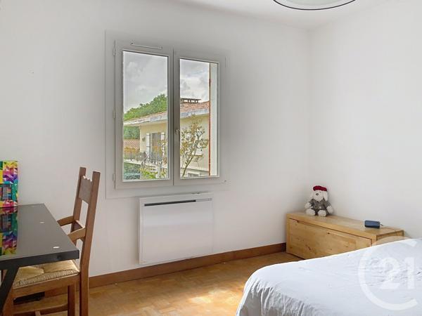 Maison à vendre  5 pièces - 167 m 2   ECHILLAIS  - 17