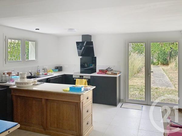 Maison à vendre  5 pièces - 167 m 2   ECHILLAIS  - 17