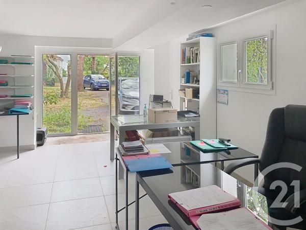 Maison à vendre  5 pièces - 167 m 2   ECHILLAIS  - 17