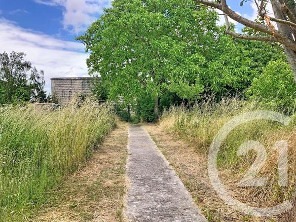 Maison à vendre  5 pièces - 167 m 2   ECHILLAIS  - 17
