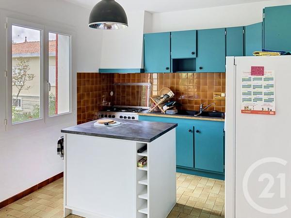 Maison à vendre  5 pièces - 167 m 2   ECHILLAIS  - 17