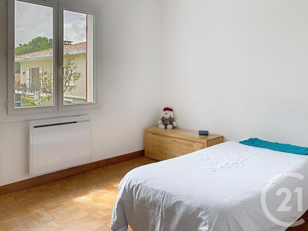 Maison à vendre  5 pièces - 167 m 2   ECHILLAIS  - 17