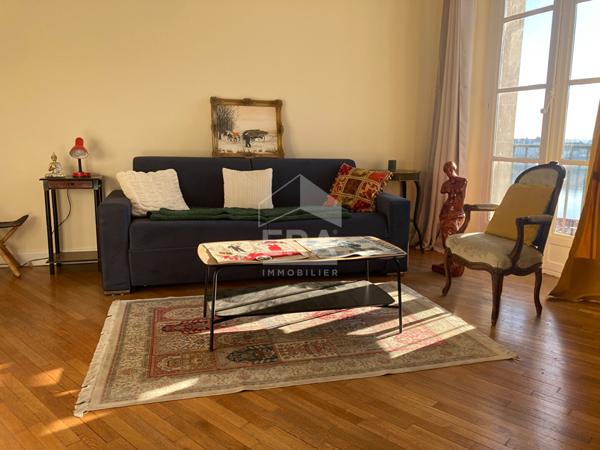 APPARTEMENT T3 MEUBLE A LOUER EN COURTE DUREE - A BLOIS - BELLES PRESTATIONS, COEUR DE VILLE, VUE SUR LA LOIRE