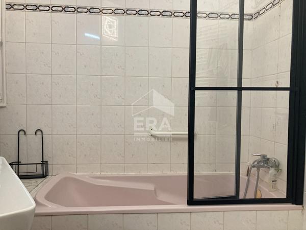 APPARTEMENT T3 MEUBLE A LOUER EN COURTE DUREE - A BLOIS - BELLES PRESTATIONS, COEUR DE VILLE, VUE SUR LA LOIRE