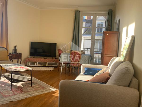 APPARTEMENT T3 MEUBLE A LOUER EN COURTE DUREE - A BLOIS - BELLES PRESTATIONS, COEUR DE VILLE, VUE SUR LA LOIRE
