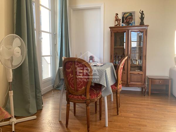 APPARTEMENT T3 MEUBLE A LOUER EN COURTE DUREE - A BLOIS - BELLES PRESTATIONS, COEUR DE VILLE, VUE SUR LA LOIRE