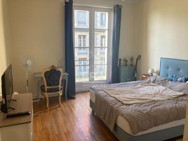 APPARTEMENT T3 MEUBLE A LOUER EN COURTE DUREE - A BLOIS - BELLES PRESTATIONS, COEUR DE VILLE, VUE SUR LA LOIRE