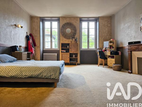 Maison à vendre 6 pièces 196 m² Châteauneuf-sur-Charente