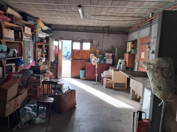 A saisir! Maison spacieuse avec locaux professionnels.