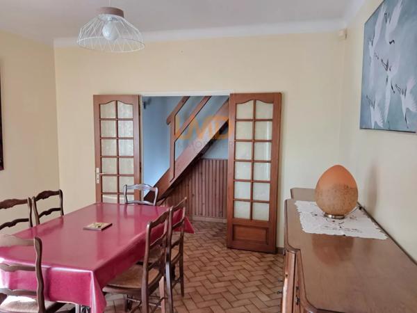 A saisir! Maison spacieuse avec locaux professionnels.