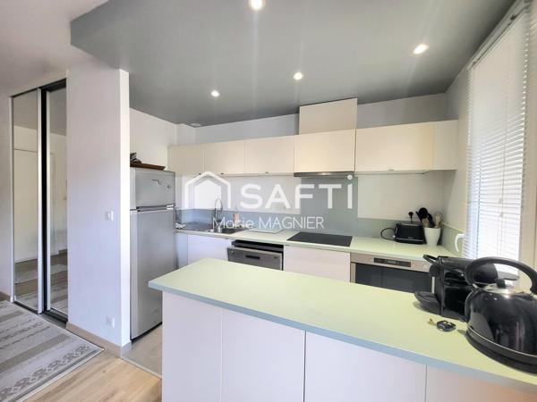 CAVALAIRE-SUR-MER – BEL  APPARTEMENT T3 DE 59M2 RÉNOVÉ AVEC TERRASSE & GARAGE FERME- PROCHE PLAGE PORT COMMERCES- QUARTIER RESIDENTIEL