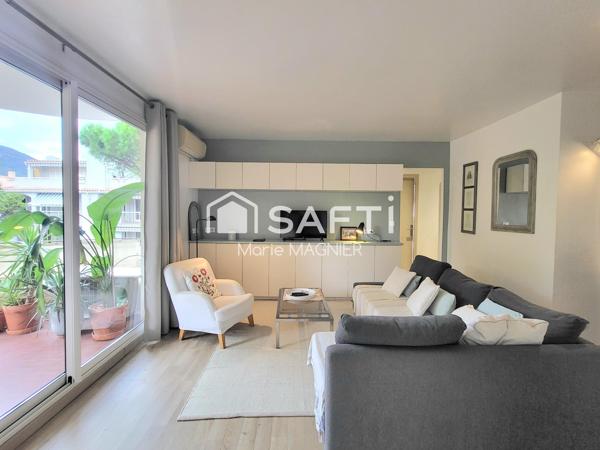 CAVALAIRE-SUR-MER – BEL  APPARTEMENT T3 DE 59M2 RÉNOVÉ AVEC TERRASSE & GARAGE FERME- PROCHE PLAGE PORT COMMERCES- QUARTIER RESIDENTIEL