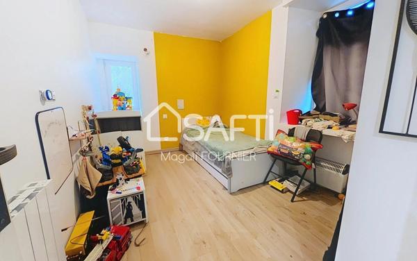 Grand corps de ferme en campagne à finir de renover