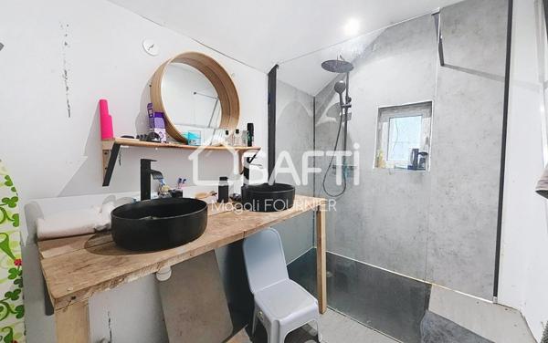 Grand corps de ferme en campagne à finir de renover