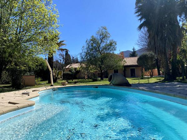 A VENDRE - MONTESQUIEU DES ALBERES - VILLA AVEC PISCINE