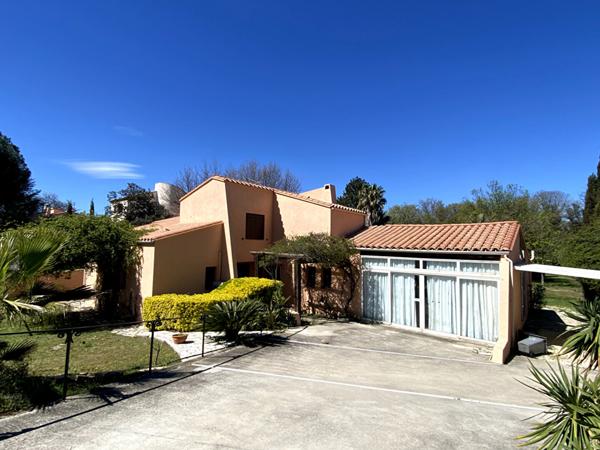 A VENDRE - MONTESQUIEU DES ALBERES - VILLA AVEC PISCINE