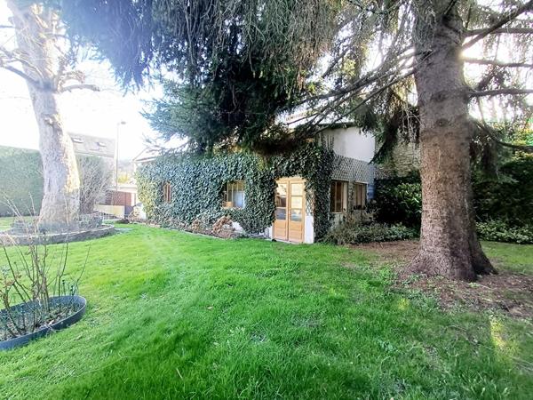 Maison de Prestige à Vendre à Étampes - 7 pièces, 5 chambres