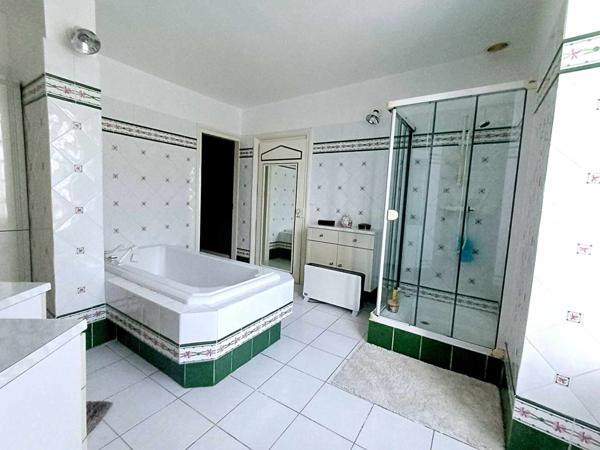 Maison de Prestige à Vendre à Étampes - 7 pièces, 5 chambres